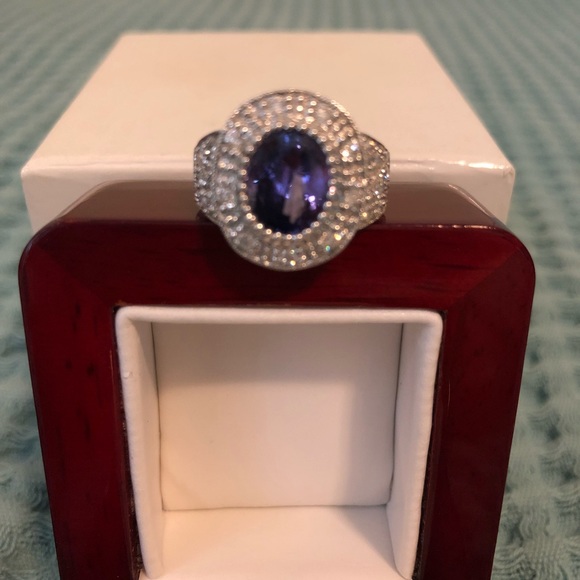 Dazzling 18kt WG Tanzanite Diamond Ring - Picture 4 of 8